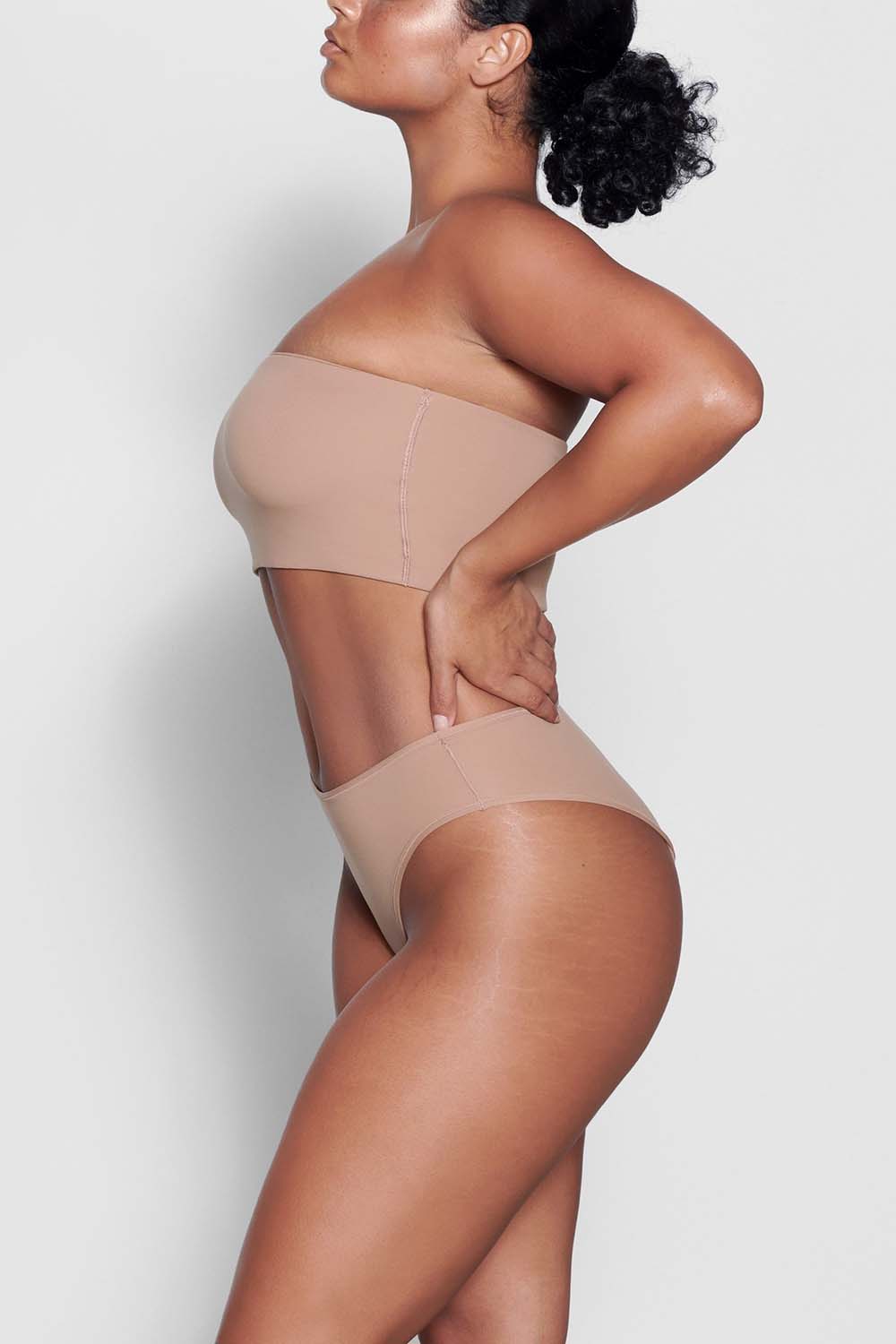 תמונת כל הלוק של CHEEKY BRIEF